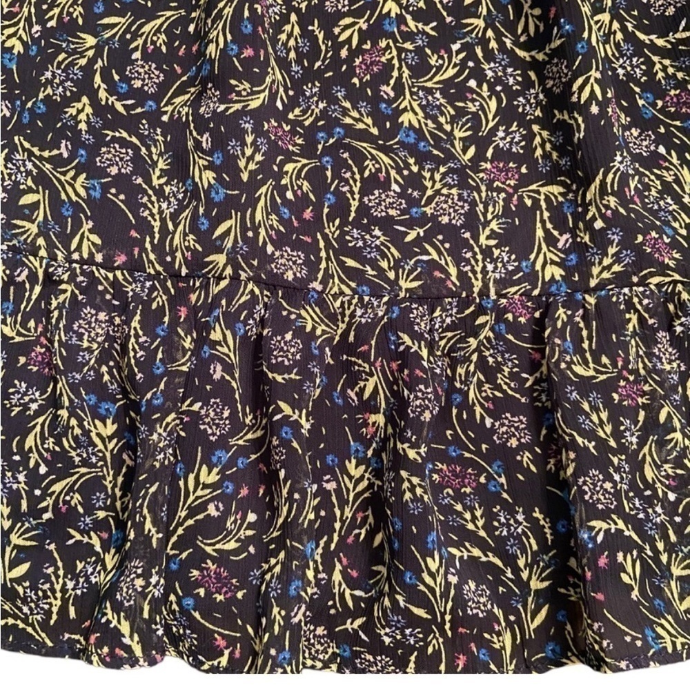 CeCe Blouse Women’s size medium pullover, off the shoulder. - Picture 7 of 9